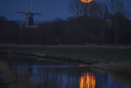 Peter Barthel en Klaas van Berkel: “Zie de maan schijnt door de bomen ….”